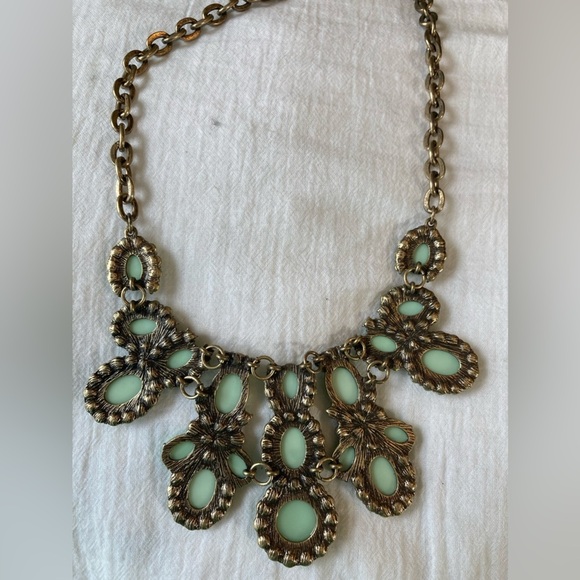 Green Bib Jeweled‎ Necklace - Picture 5 of 7